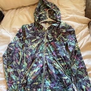 LULULEMON CAMOUFLAGE RAIN JACKET🍋